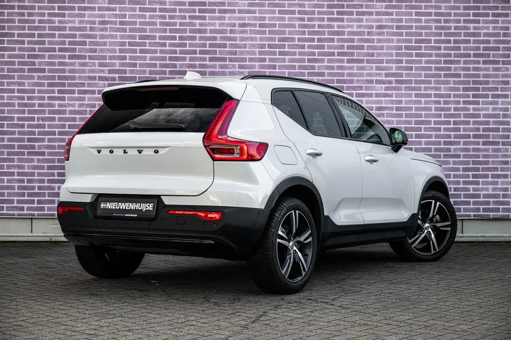 Volvo XC40 2.0 B3 Plus Dark uit 2025, foto 2