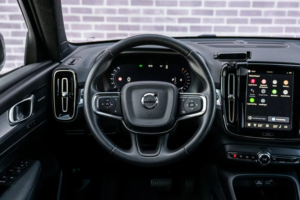 Volvo XC40 2.0 B3 Plus Dark uit 2025, foto 3