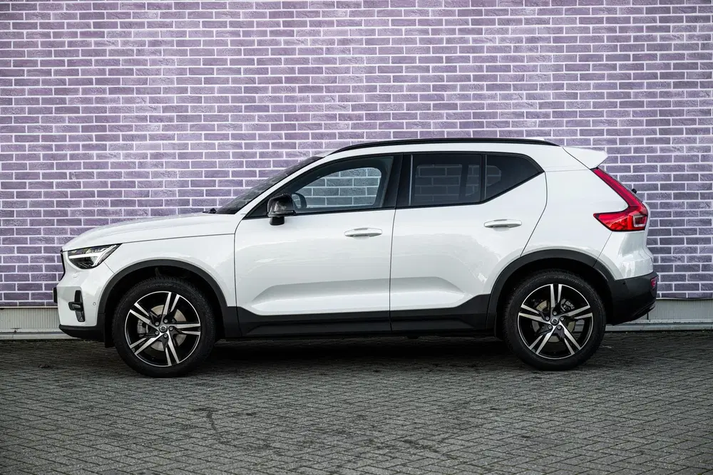 Volvo XC40 2.0 B3 Plus Dark uit 2025, foto 4