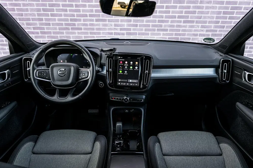 Volvo XC40 2.0 B3 Plus Dark uit 2025, foto 5