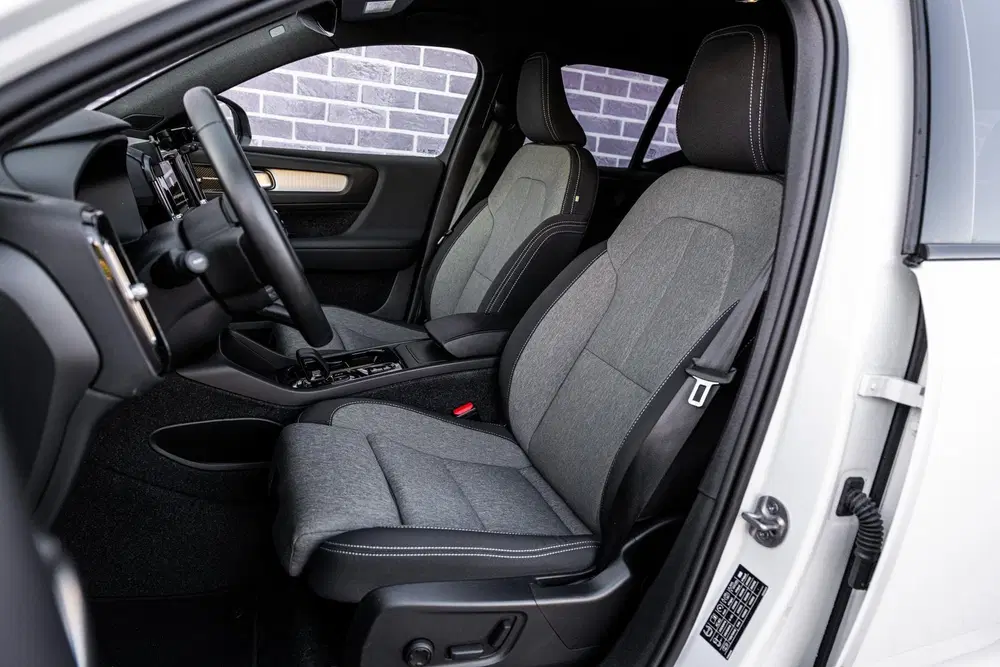 Volvo XC40 2.0 B3 Plus Dark uit 2025, foto 6