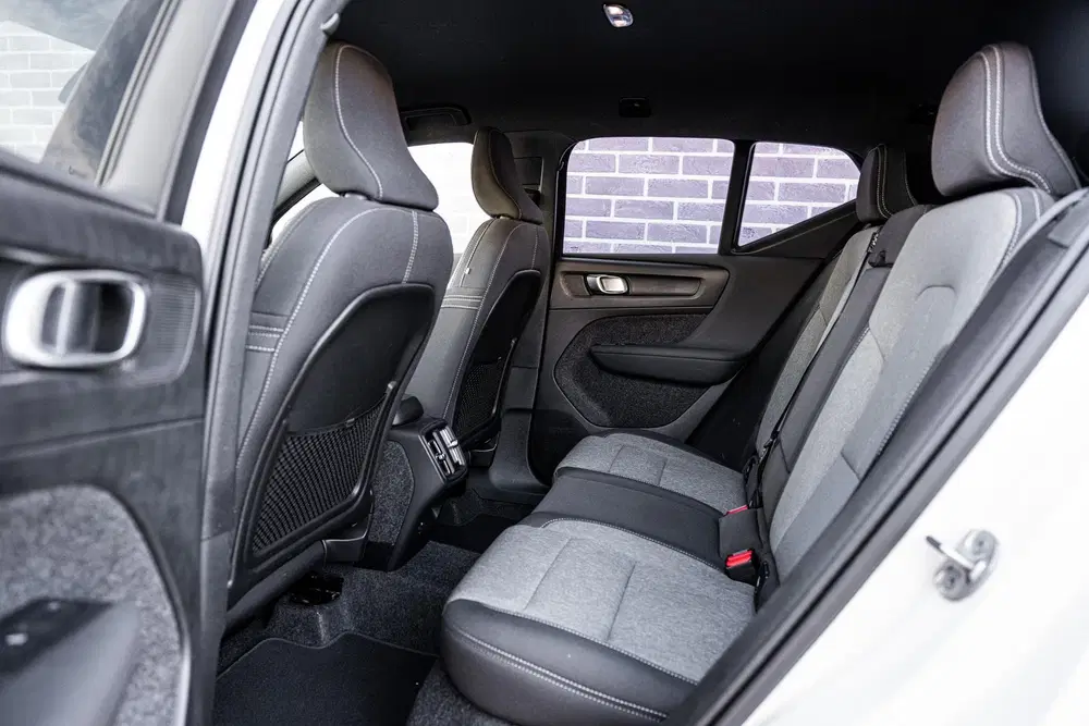Volvo XC40 2.0 B3 Plus Dark uit 2025, foto 8