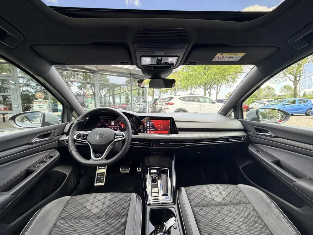 Volkswagen Golf 1.5 eTSI R-Line uit 2023, foto 14
