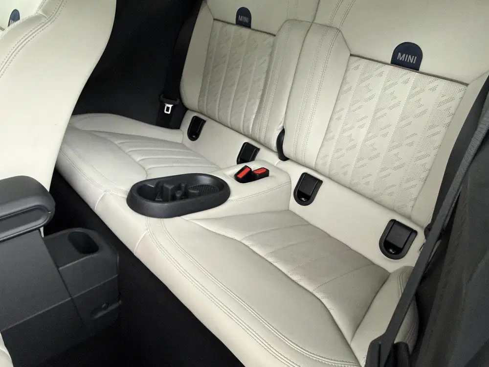 Mini Cabrio Cooper C Favoured Trim uit 2025, foto 14