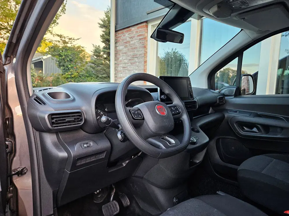 Fiat Doblo Doblò 1.5D 130pk L2 1000kg Automaat 130PK uit 2023, foto 2