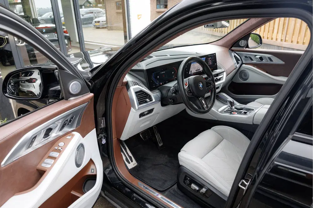 BMW XM 4.4 V8 30 kWh Bowers & Wilkins uit 2023, foto 3