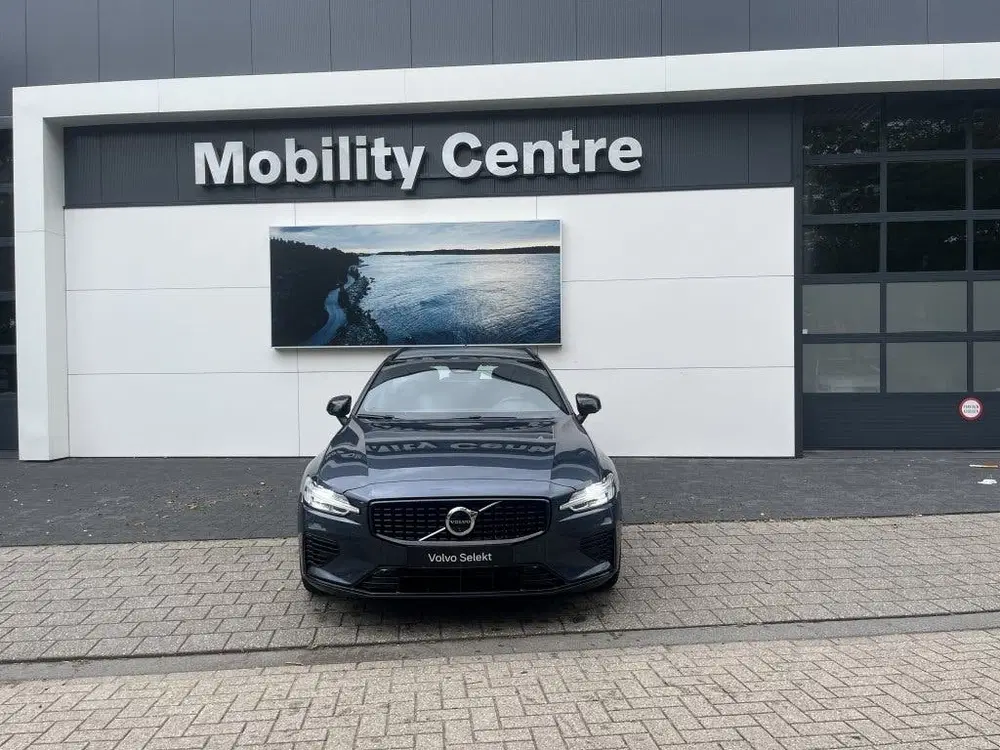 Volvo V60 T6 AWD + Dark uit 2025, foto 2