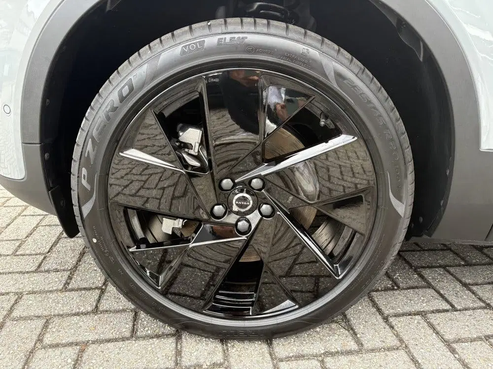 Volvo EX40 Single Extended Range Plus Black Edition uit 2025, foto 10
