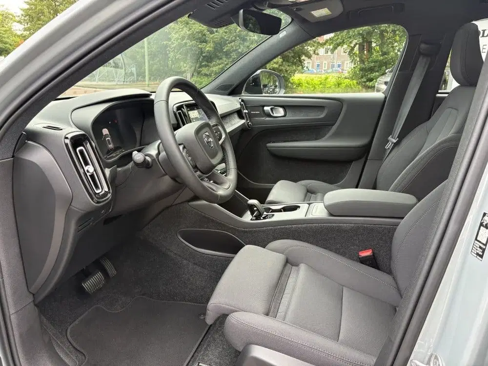 Volvo EX40 Single Extended Range Plus Black Edition uit 2025, foto 12