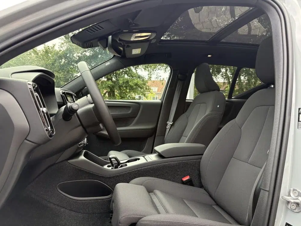 Volvo EX40 Single Extended Range Plus Black Edition uit 2025, foto 13