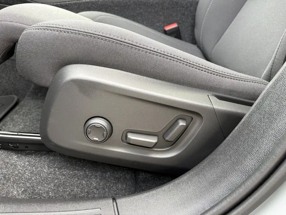 Volvo EX40 Single Extended Range Plus Black Edition uit 2025, foto 15