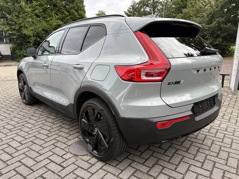 Volvo EX40 Single Extended Range Plus Black Edition uit 2025, foto 3