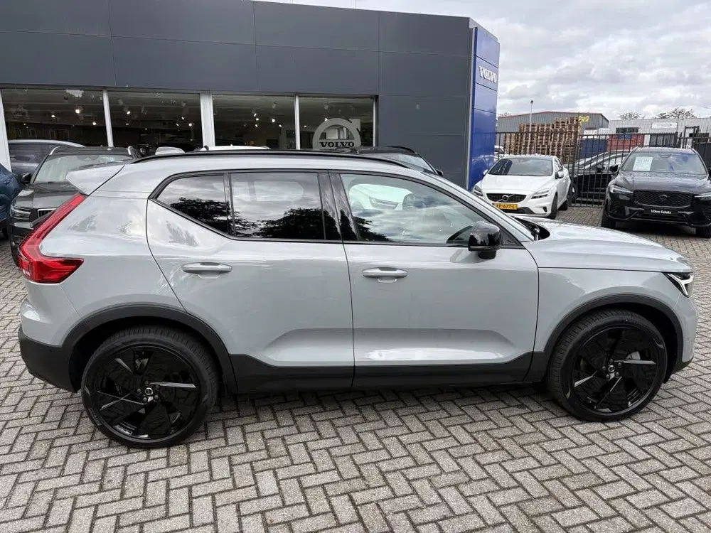 Volvo EX40 Single Extended Range Plus Black Edition uit 2025, foto 6