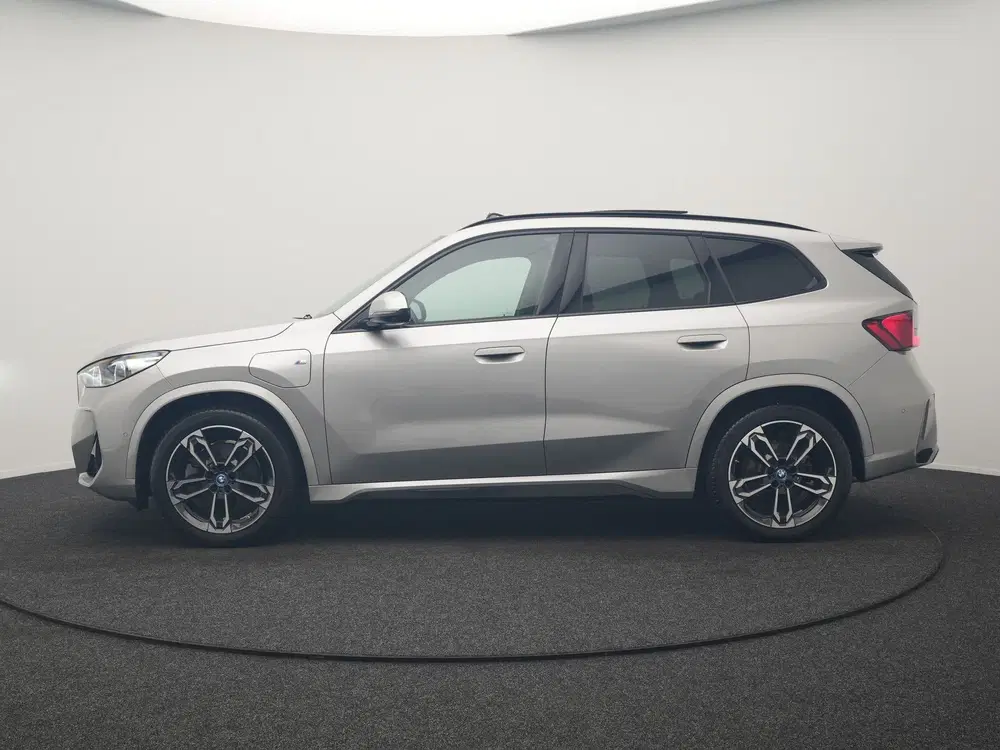 BMW X1 xDrive30e M Sport PHEV 326pk Dealer O.H. uit 2023, foto 3