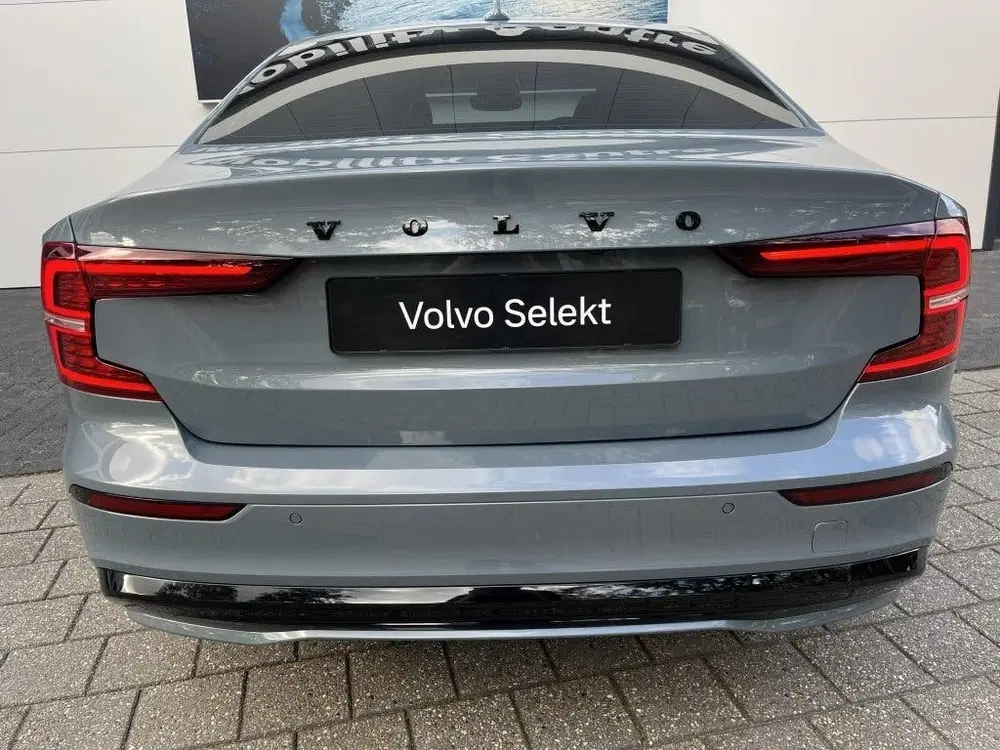 Volvo S60 Recharge T6 AWD Plus Dark uit 2023, foto 10