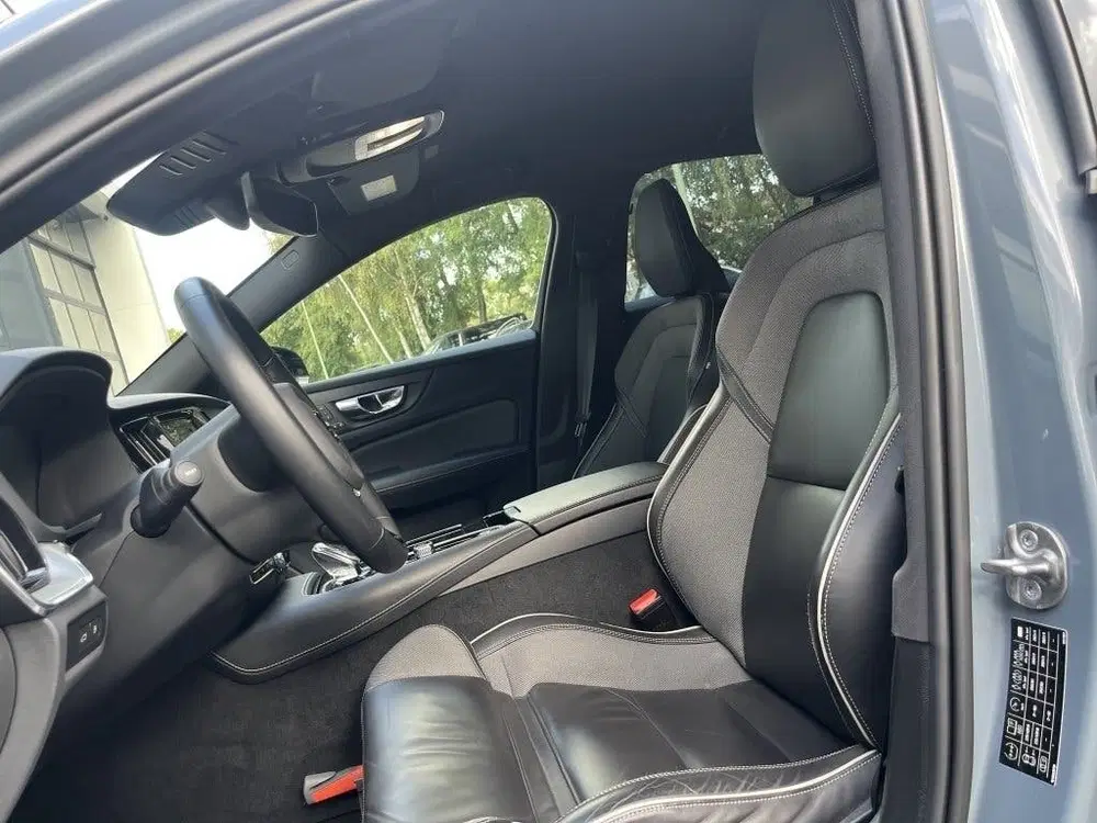 Volvo S60 Recharge T6 AWD Plus Dark uit 2023, foto 13