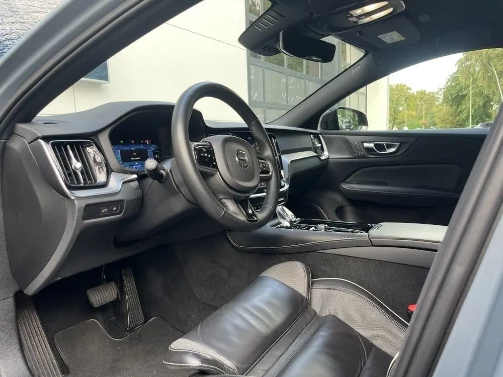 Volvo S60 Recharge T6 AWD Plus Dark uit 2023, foto 14