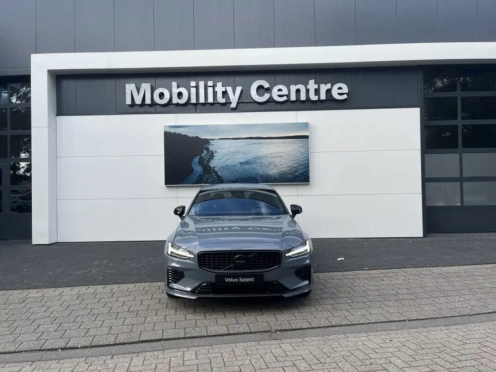 Volvo S60 Recharge T6 AWD Plus Dark uit 2023, foto 2