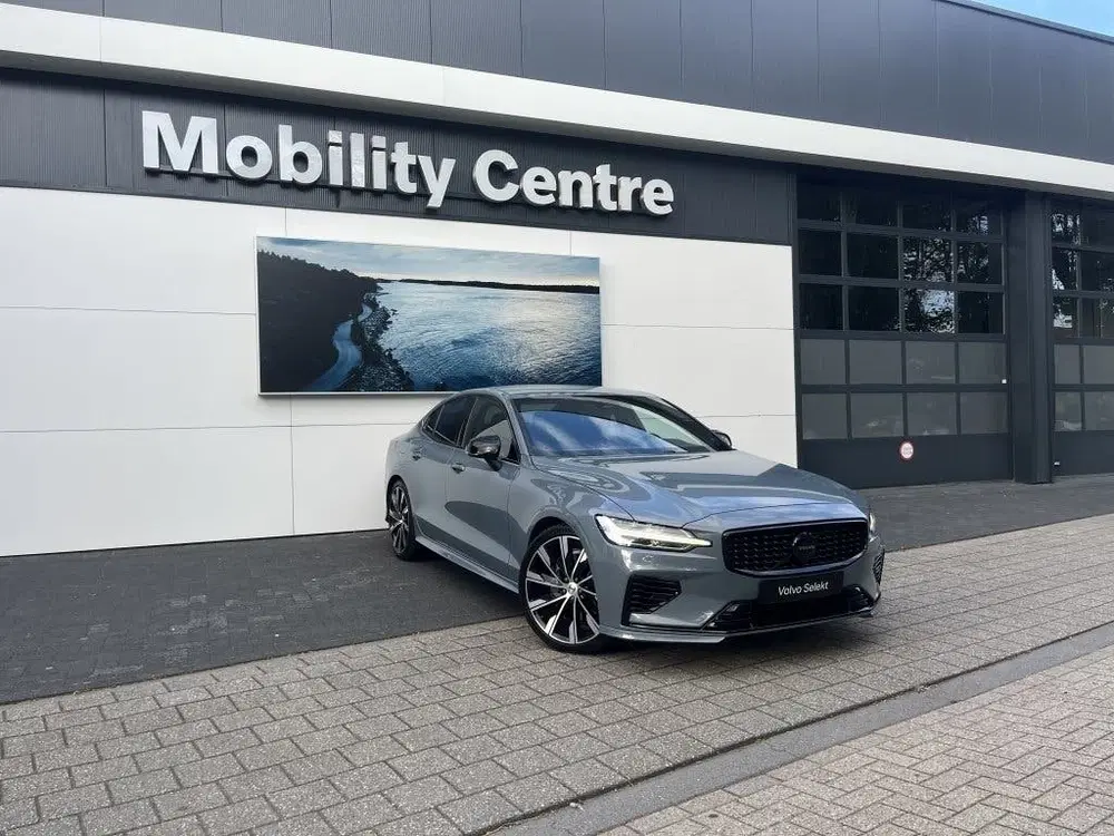 Volvo S60 Recharge T6 AWD Plus Dark uit 2023, foto 3