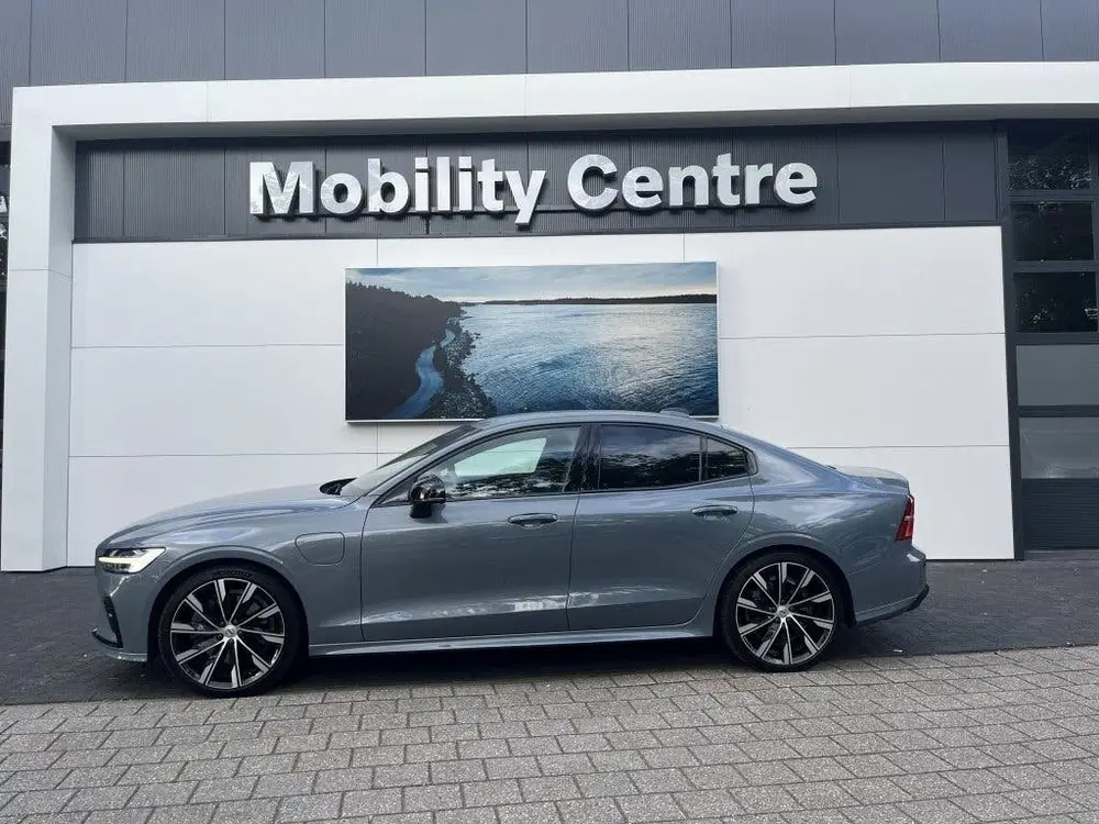 Volvo S60 Recharge T6 AWD Plus Dark uit 2023, foto 5