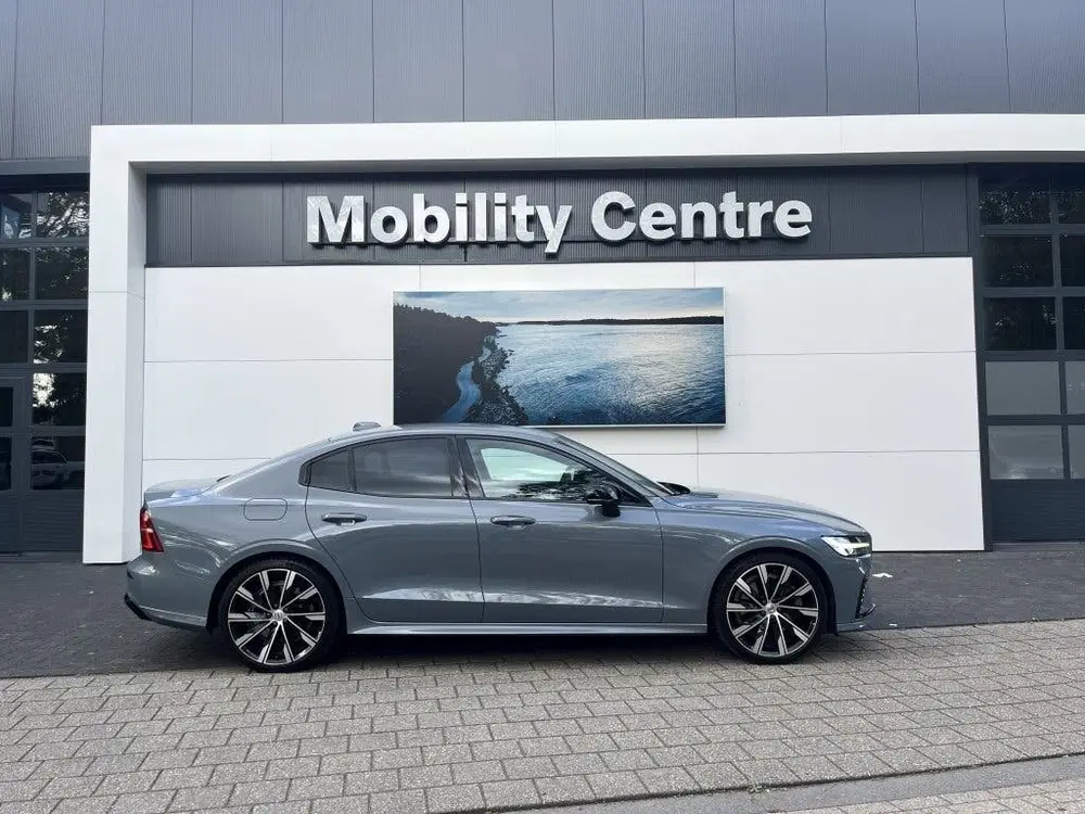 Volvo S60 Recharge T6 AWD Plus Dark uit 2023, foto 6