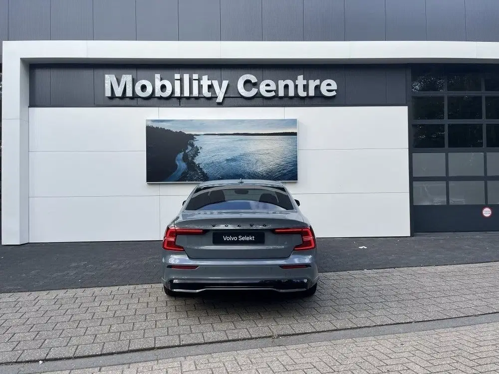 Volvo S60 Recharge T6 AWD Plus Dark uit 2023, foto 7