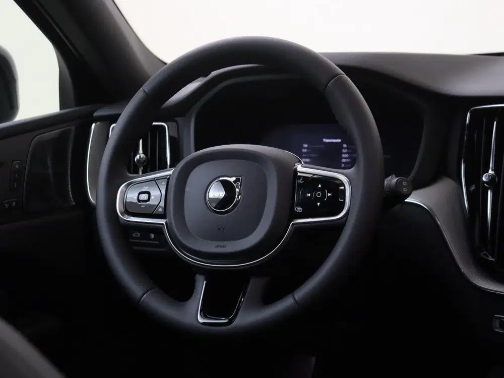 Volvo XC60 Plus Black Edition Plug-In Hybrid AWD uit 2026, foto 11