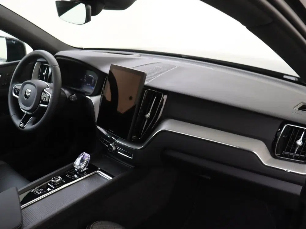 Volvo XC60 Plus Black Edition Plug-In Hybrid AWD uit 2026, foto 12