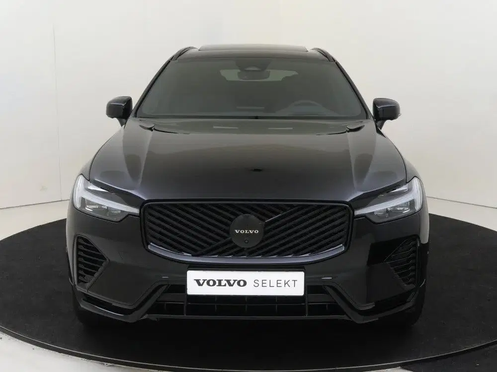 Volvo XC60 Plus Black Edition Plug-In Hybrid AWD uit 2026, foto 3