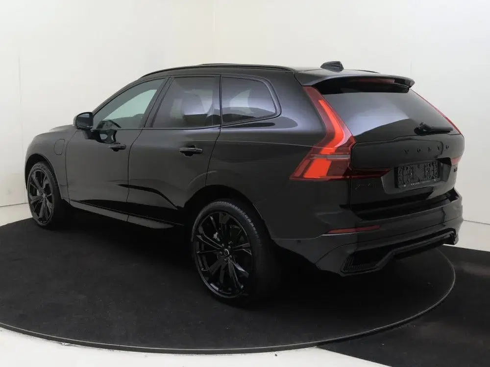 Volvo XC60 Plus Black Edition Plug-In Hybrid AWD uit 2026, foto 4