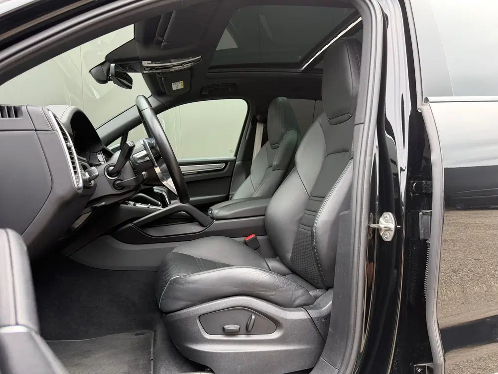 Porsche Cayenne 3.0 E-Hybrid Platinum Edition Pano Trekhaa uit 2023, foto 11