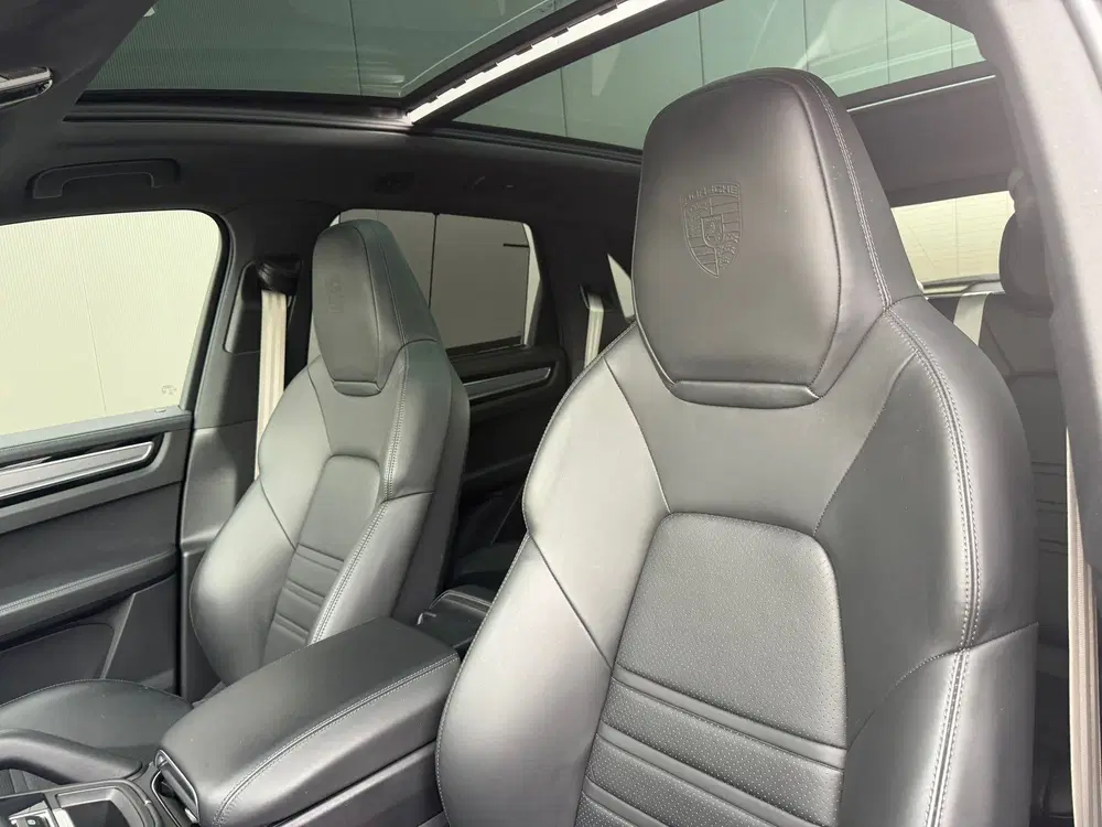 Porsche Cayenne 3.0 E-Hybrid Platinum Edition Pano Trekhaa uit 2023, foto 3