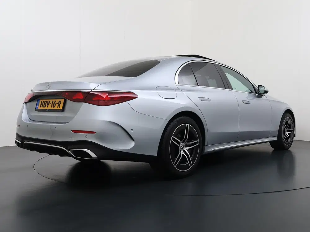 Mercedes-Benz E-Klasse 300 e AMG Line uit 2025, foto 11