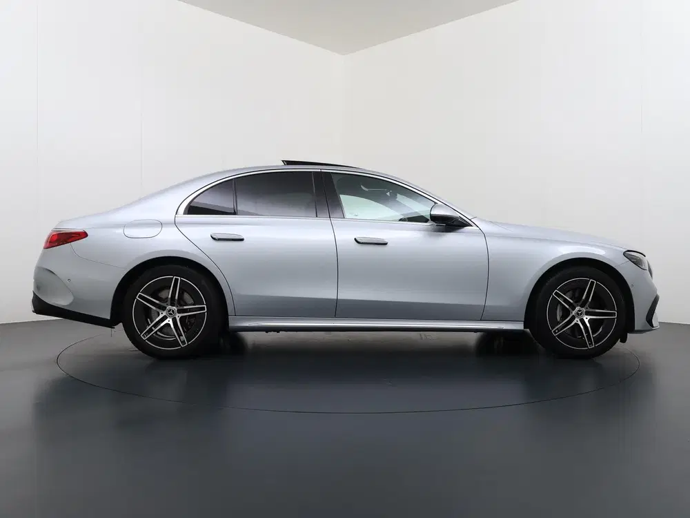Mercedes-Benz E-Klasse 300 e AMG Line uit 2025, foto 12