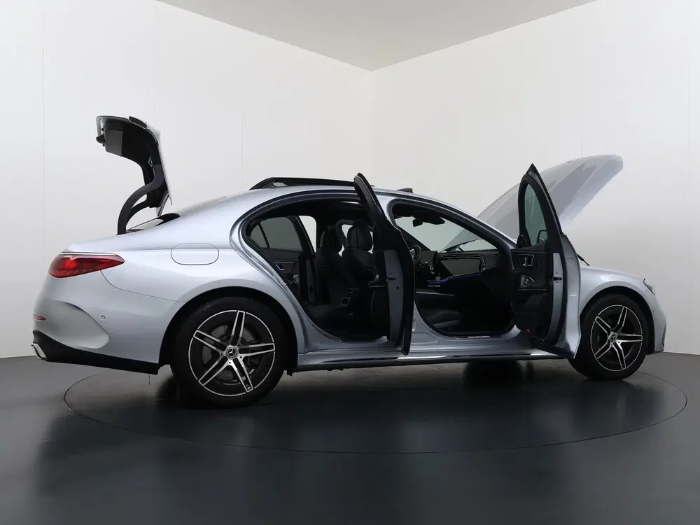 Mercedes-Benz E-Klasse 300 e AMG Line uit 2025, foto 15