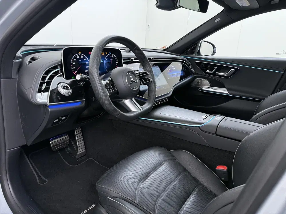 Mercedes-Benz E-Klasse 300 e AMG Line uit 2025, foto 2