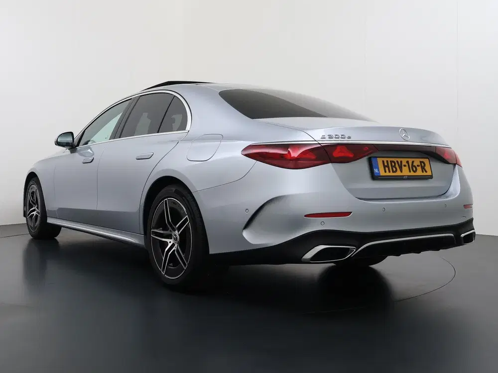 Mercedes-Benz E-Klasse 300 e AMG Line uit 2025, foto 5