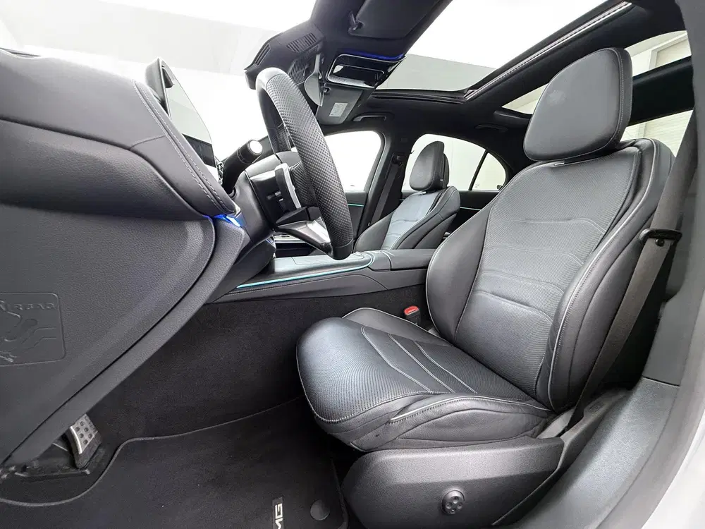 Mercedes-Benz E-Klasse 300 e AMG Line uit 2025, foto 6