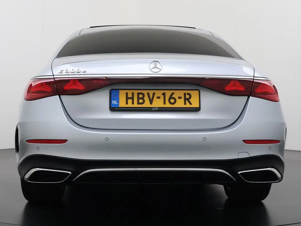Mercedes-Benz E-Klasse 300 e AMG Line uit 2025, foto 9