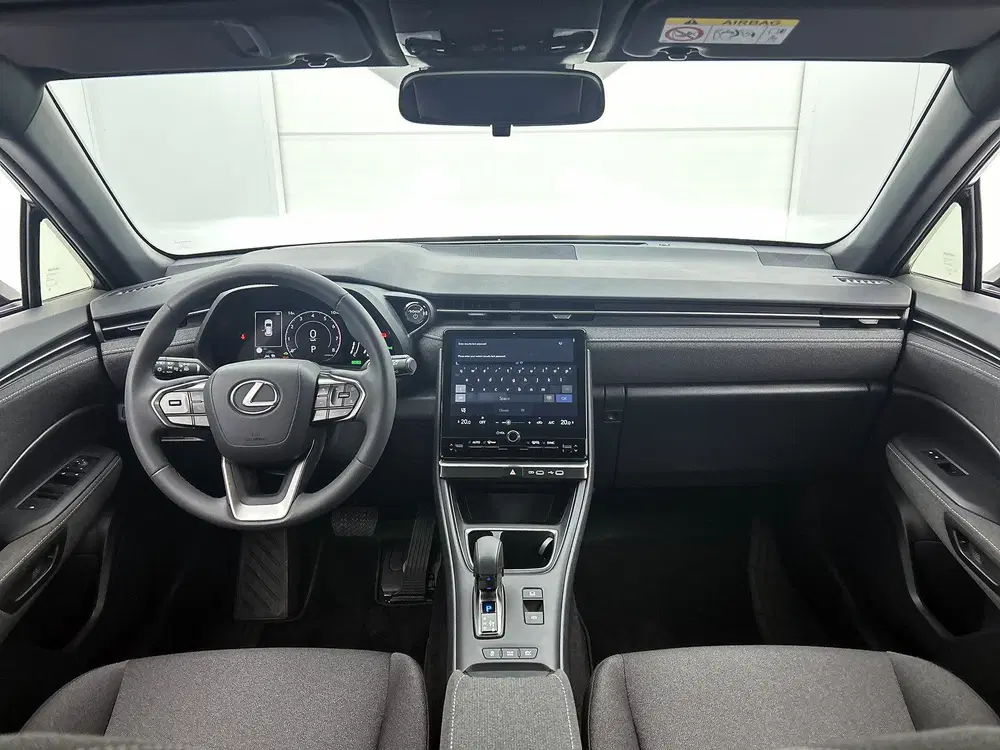 Lexus LBX 2WD uit 2024, foto 4