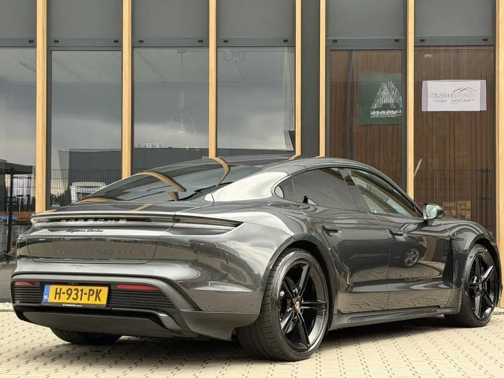 Porsche Taycan Turbo 93 kWh 626pk uit 2020, foto 2