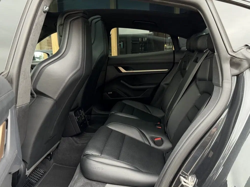 Porsche Taycan Turbo 93 kWh 626pk uit 2020, foto 6
