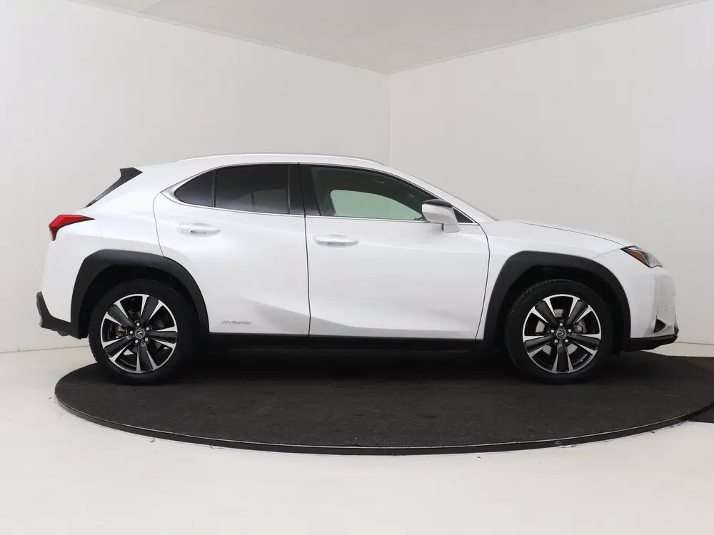 Lexus UX 250h Preference Line uit 2021, foto 11