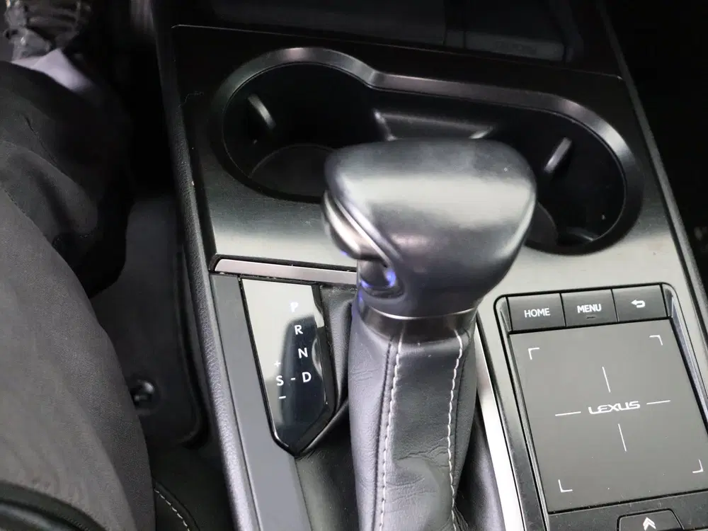 Lexus UX 250h Preference Line uit 2021, foto 9