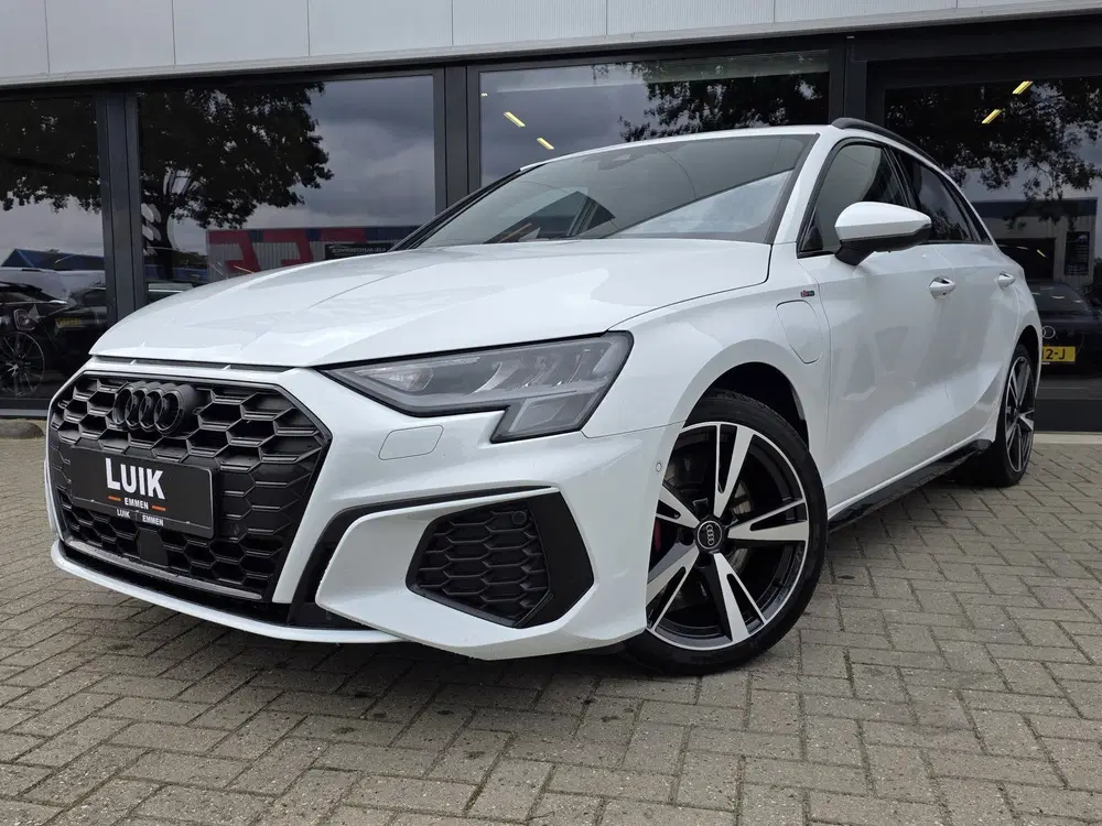 Audi A3 45 TFSI e S edition Competition + 3x S-LIN uit 2023, foto 2