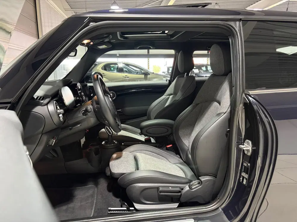 Mini Cooper 1.5 Cooper Classic Panoramisch dak uit 2021, foto 14