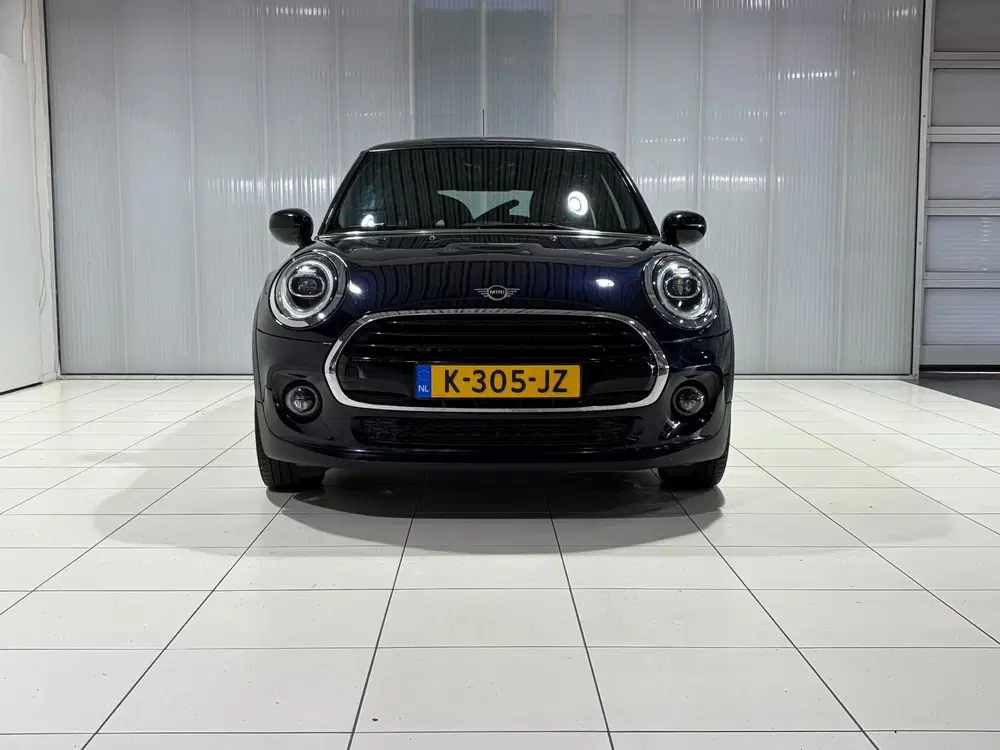 Mini Cooper 1.5 Cooper Classic Panoramisch dak uit 2021, foto 2