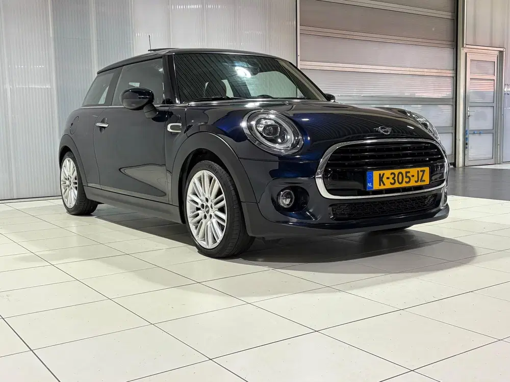 Mini Cooper 1.5 Cooper Classic Panoramisch dak uit 2021, foto 3
