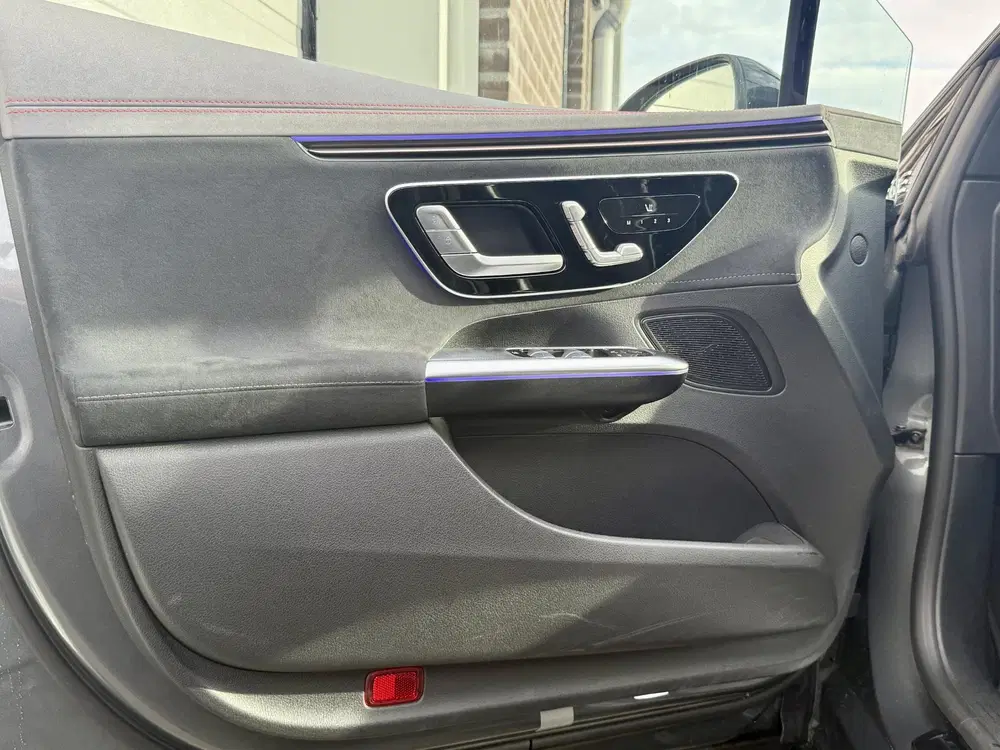 Mercedes-Benz EQE 300 AMG Line uit 2024, foto 10