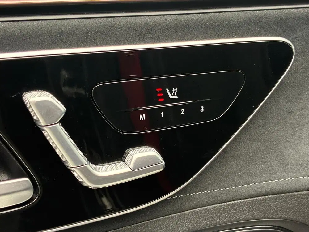 Mercedes-Benz EQE 300 AMG Line uit 2024, foto 11